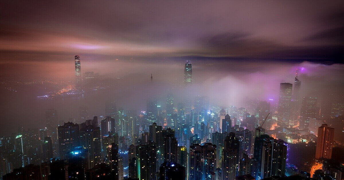Oraș poluat noaptea